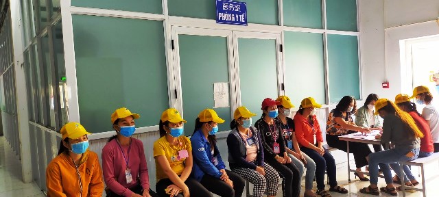 Khám tầm soát phụ khoa cho nữ đoàn viên, công nhân lao động thuộc Công ty TNHH Giầy AKALIA Việt Nam