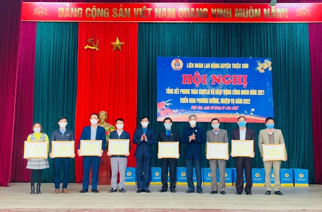 Liên đoàn lao động huyện Triệu Sơn tổ chức Tổng kết phong trào CNVCLĐ và hoạt động công đoàn năm 2021,  triển khai nhiệm vụ năm 2022