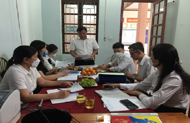 Liên đoàn Lao động huyện Như Xuân tổ chức giám sát việc thực hiện Quy chế dân chủ và Pháp Luật lao động tại Quỹ tín dụng nhân dân Bình Minh.