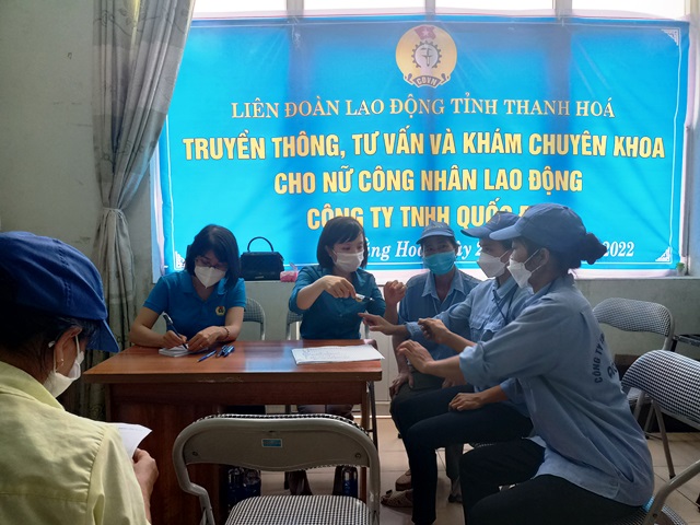 Tổ chức Truyền thông và khám chuyên khoa cho Nữ CNLĐ  tại Công đoàn Công ty Quốc Đại, huyện Hoằng Hóa.