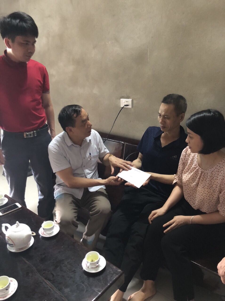 Nhân dịp “Tháng công nhân” năm 2022, Công đoàn Công ty đường Lam Sơn tích cực phối hợp với Người sử dụng lao động trao quà hỗ trợ đoàn viên có hoàn cảnh đặc biệt khó khăn
