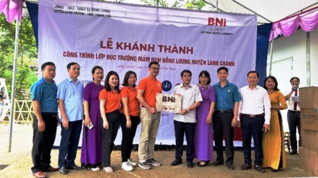 Liên đoàn Lao động huyện Lang Chánh Hoạt động tháng Công nhân gắn với công tác thiện nguyện.
