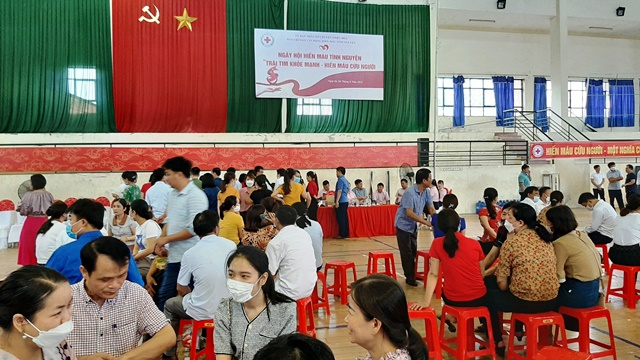 Cán bộ CNVCLĐ huyện Thiệu Hóa  tích cực tham gia hiến máu nhân đạo năm 2022