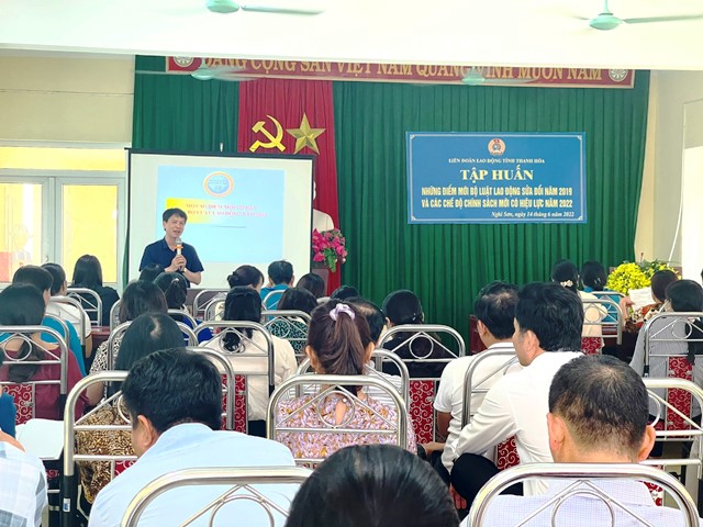 Ban Thường vụ Thị xã phối hợp với Ban Tuyên giáo – Nữ công triển khai mởi lớp tập huấn cho cán bộ CĐCS khối doanh nghiệp trên địa bàn Thị xã Nghi Sơn