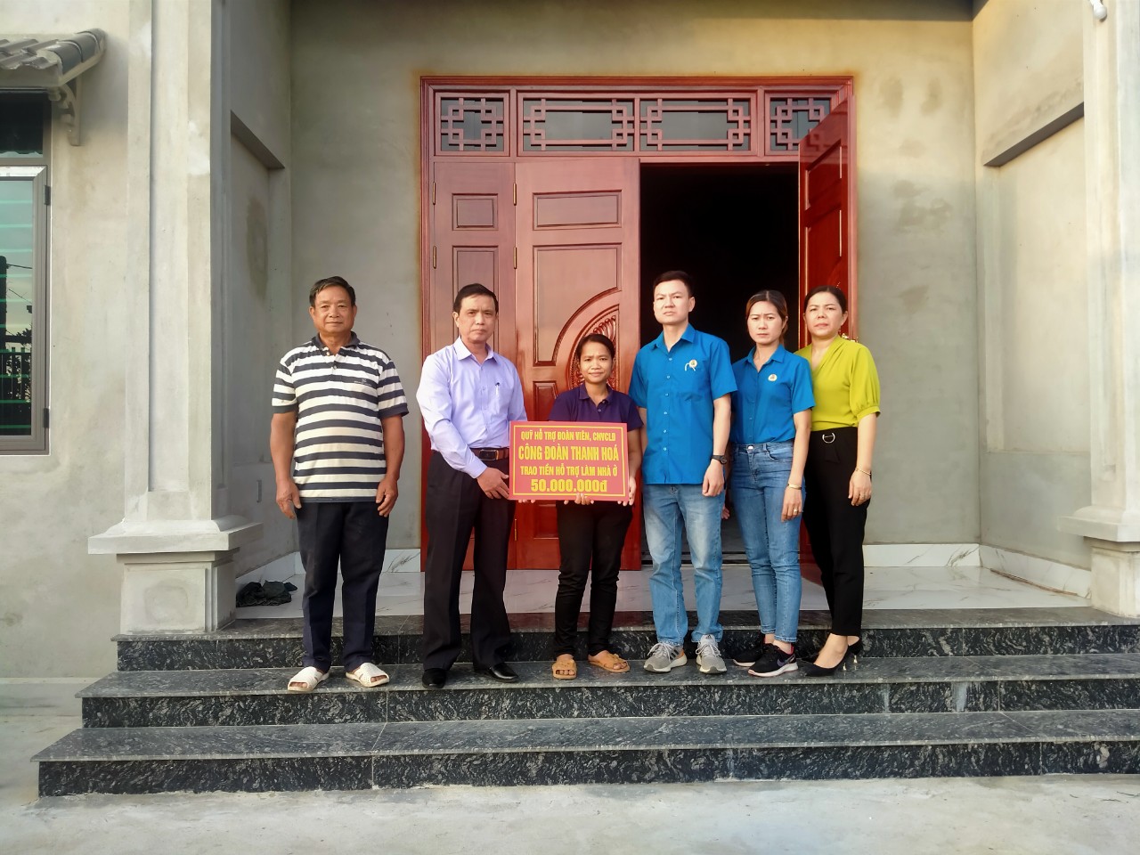 LĐLĐ huyện Hậu Lộc trao hỗ trợ làm nhà ở Mái ấm Công đoàn cho đoàn viên có hoàn cảnh khó khăn