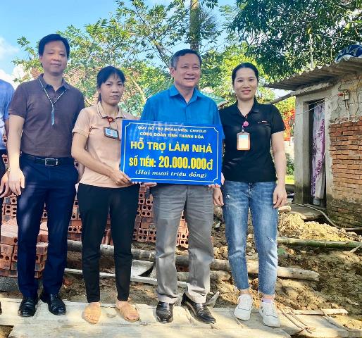LĐLĐ huyện Vĩnh Lộc trao kinh phí hỗ trợ cho  Đoàn viên Công đoàn có hoàn cảnh khó khăn về nhà ở