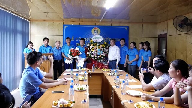 Liên đoàn Lao động huyện Thường Xuân tổ chức Lễ công bố Quyết định thành lập CĐCS Công ty TNHH Công nghiệp Gỗ Thanh Hoa