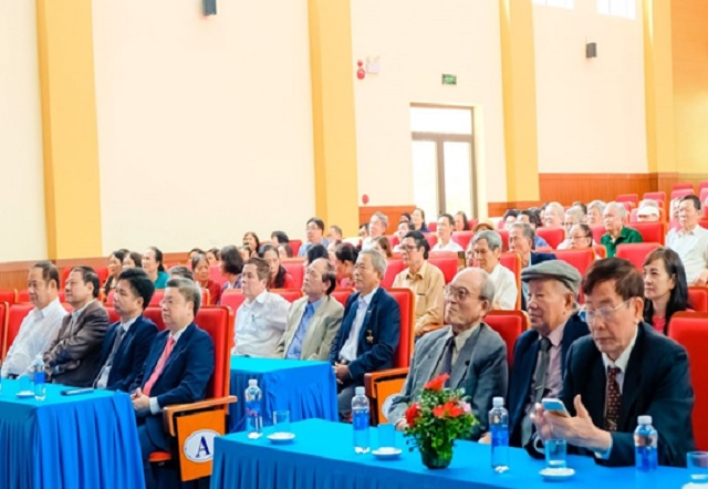 Vỡ òa cảm xúc trong buổi tọa đàm gặp mặt Hội Cựu giáo chức nhân kỷ niệm 40 năm ngày Nhà giáo Việt Nam 20/11