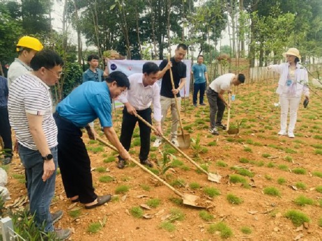 Công đoàn Công ty TNHH giầy ADIANA Việt Nam, địa chỉ xã Thọ Dân huyện Triệu Sơn, đã tổ chức hưởng ứng Ngày Trái đất năm 2024