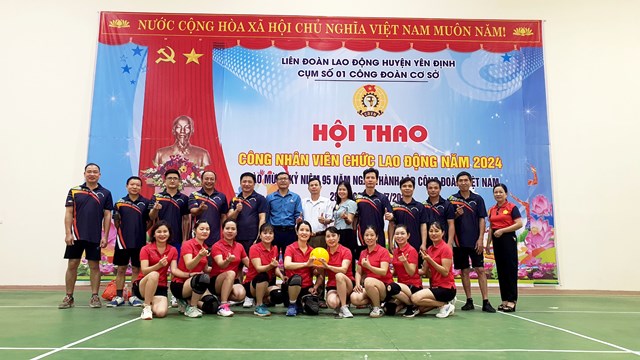 BCH Công đoàn xã Định Long, huyện Yên Định phối hợp với Công đoàn các nhà trường đóng trên địa bàn xã, thành lập đoàn thể thao của đơn vị tham dự hội thao cùng các đoàn trong cụm thi đua. 