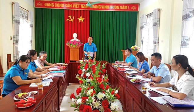 Liên đoàn Lao động huyện Như Xuân kiểm tra việc chấp hành Điều lệ công đoàn Việt Nam và việc quản lý tài chính Công đoàn tại một số Công đoàn cơ sở trực thuộc