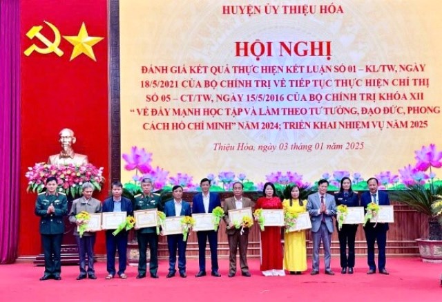 Cô giáo Nguyễn Thị Thảo - gương sáng trong học tập và làm theo lời Bác