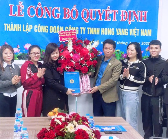 Lễ công bố quyết định thành lập Công đoàn Công ty TNHH Hong Yang Việt Nam, huyện Hoằng Hóa