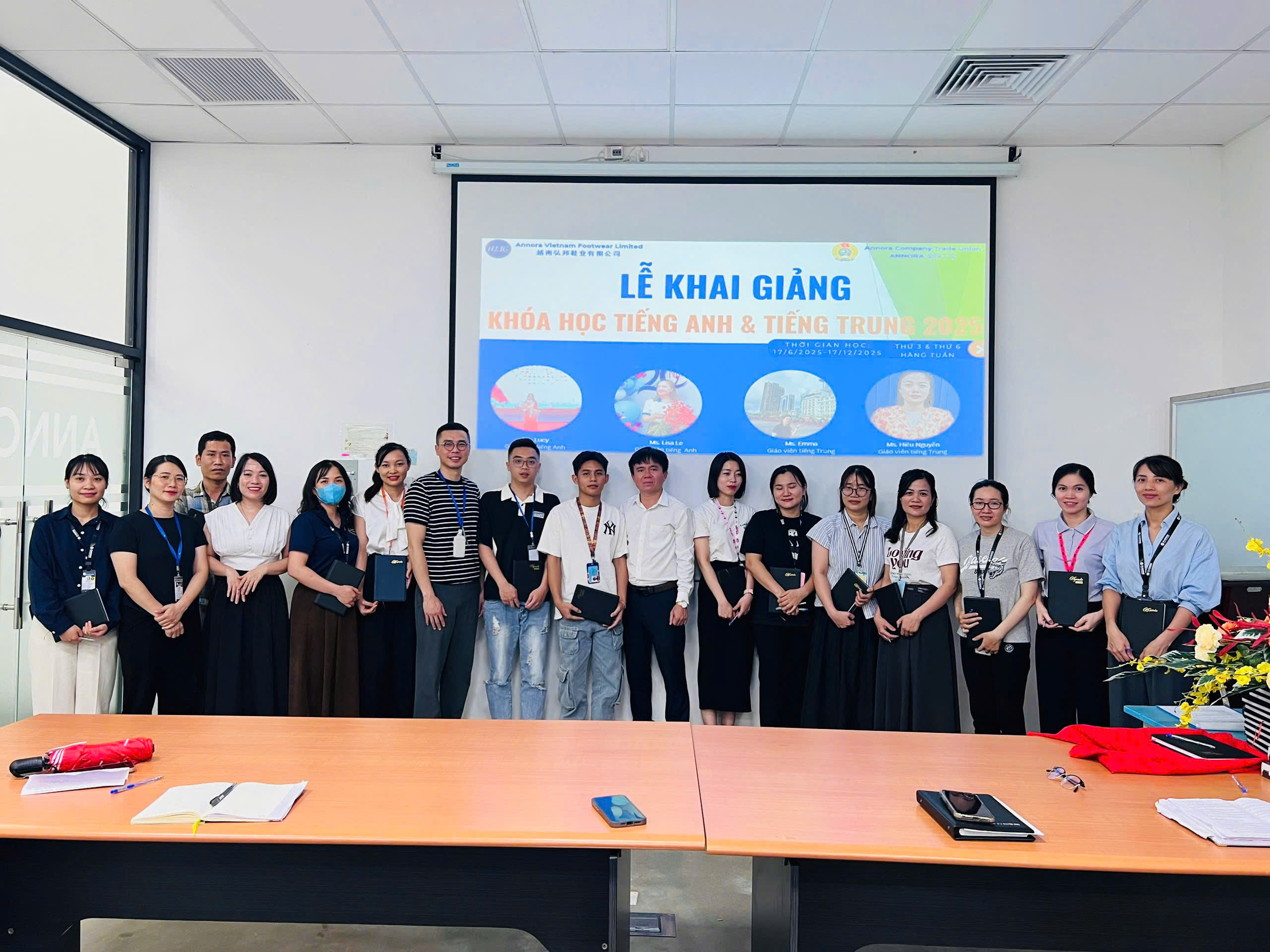 Khai giảng lớp Tiếng Anh và Tiếng Trung cho Cán bộ công nhân viên tại doanh nghiệp có đông công nhân lao động.