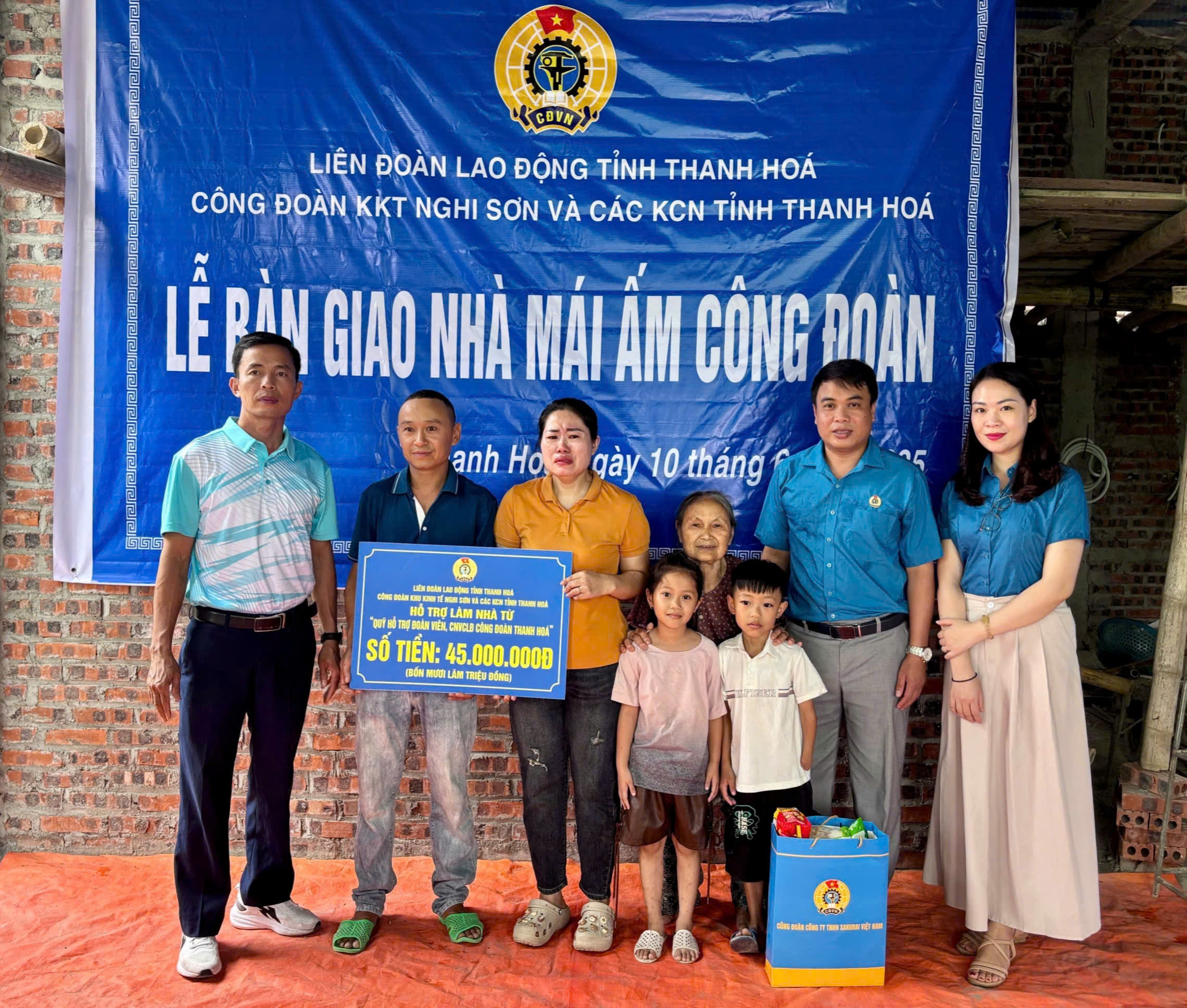 Trao Nhà “Mái ấm Công đoàn” Cho đoàn viên có hoàn cảnh khó khăn  tại Công đoàn công ty TNHH Sakurai Việt Nam