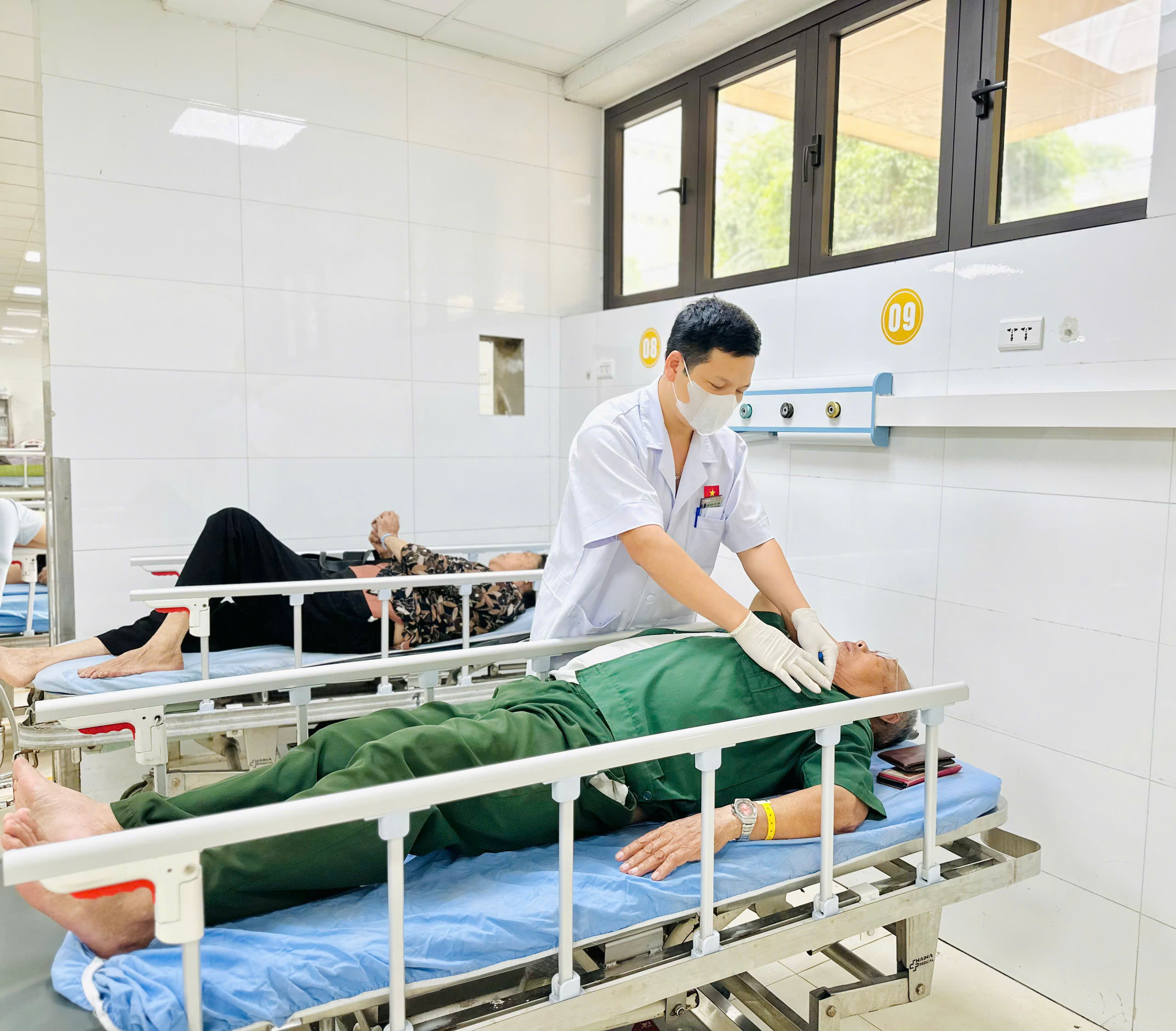 Đẩy mạnh các phong trào thi đua, nâng cao chất lượng khám chữa bệnh